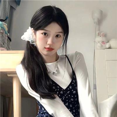 蓝色嘴巴的脸